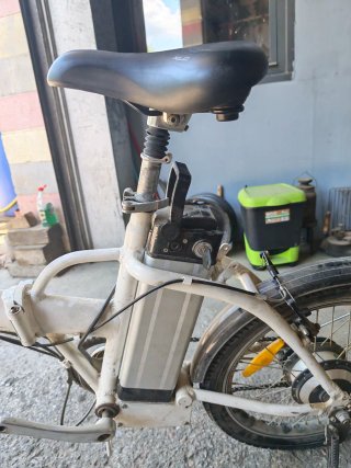 Bicicleta Eléctrica Plegable Blanca
