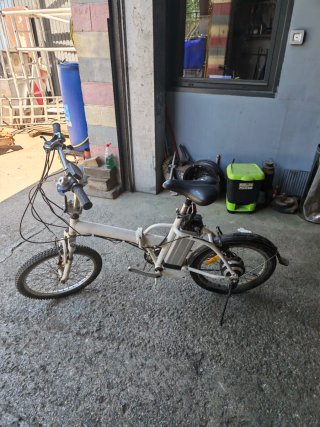 Bicicleta Eléctrica Plegable Blanca