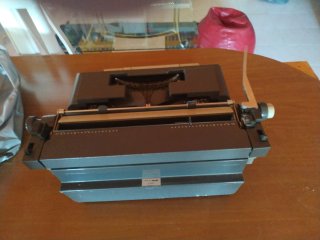 Máquina de escribir Olivetti Línea 98