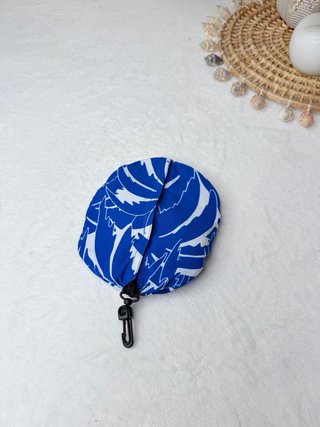 Gorro de pescador estampado azul y blanco