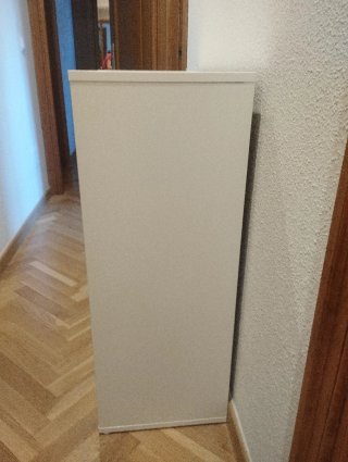 Zapatero blanco con puertas correderas