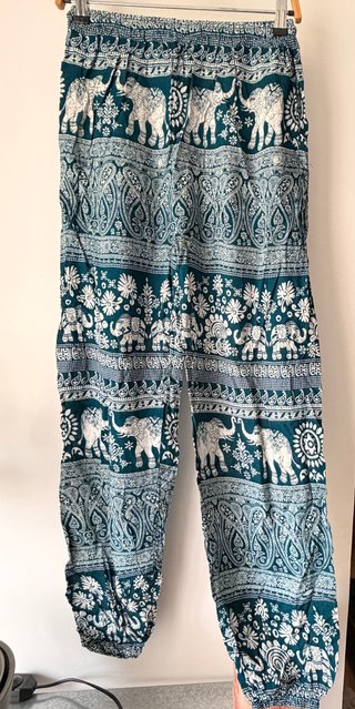 Pantalón tela ligera estampado elefantes