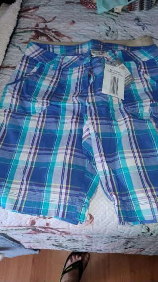 Bermudas a cuadros azules y morados