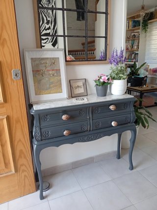 Mueble de entrada restaurado.