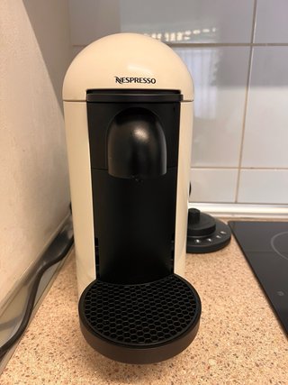 Cafetera Nespresso Vertuo C + Aeroccino