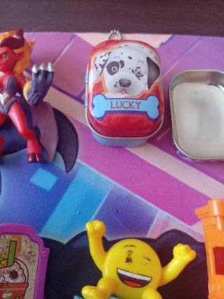 Lote de muñecos y figuras variadas