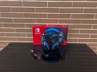 Nintendo Switch + 4 giochi + custodia rigida + accessori.