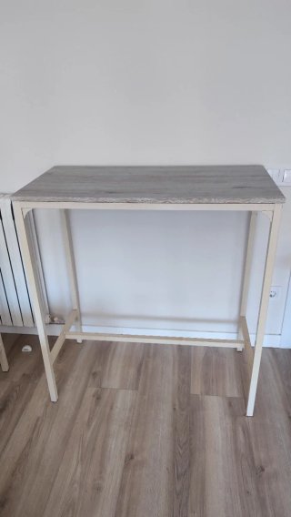 Mesa alta con 2 taburetes