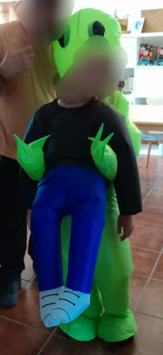 Disfraz Alien Secuestrando Niño Inflable.