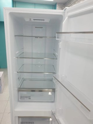 Nevera Midea 1.80m x 54cm, semi nueva