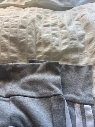 Pantalón de chándal Adidas gris