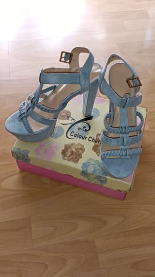Zapatos de tacón azul