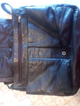 Bolso de cuero negro