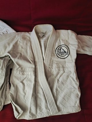 Kimono Judo UKSUMI Blanco Talla 110