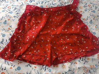 Falda corta roja estampada flores