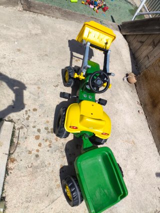 Tractor de pedales John Deere con pala y remolque