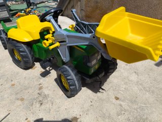 Tractor de pedales John Deere con pala y remolque