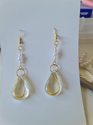 Pendientes dorados con perlas