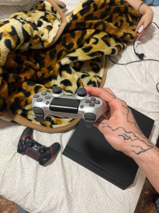 Consola PS4 Pro Negra + 2 Mandos