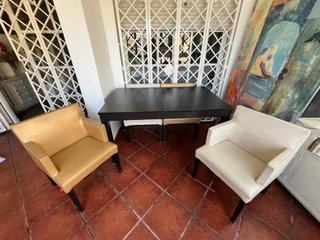 Mesa comedor y 4 sillas piel