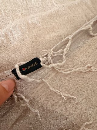 Fular fino punto beige y plata
