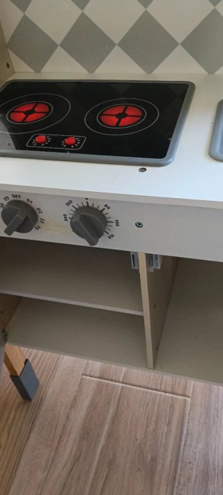 Cocinita de juguete de madera