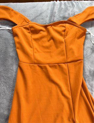 Vestido largo naranja óxido con abertura