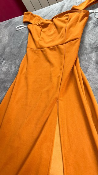 Vestido largo naranja óxido con abertura