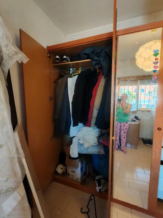 Ropero de madera con espejos