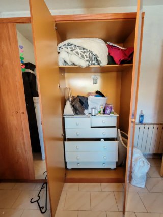 Ropero de madera con espejos
