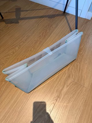 Bañera Stokke con patas y asiento para bebé