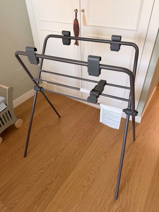Bañera Stokke con patas y asiento para bebé