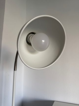 Lámpara de pie blanca