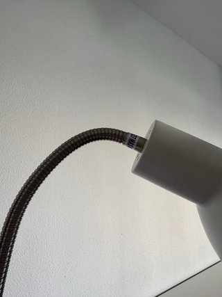 Lámpara de pie blanca