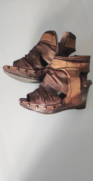 Sandalias de piel con plataforma