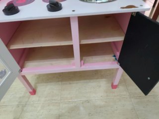 Cocinita de madera rosa