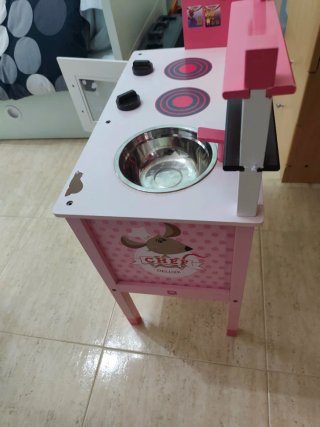 Cocinita de madera rosa
