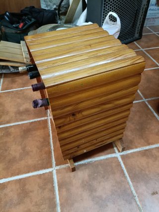 Botellero de madera con cajón