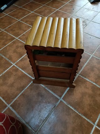 Botellero de madera con cajón