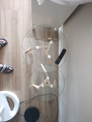 Tavoli ausiliari in vetro e legno