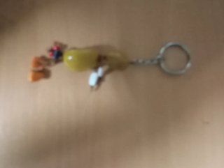 Portachiavi con semi e macramè fatto a mano