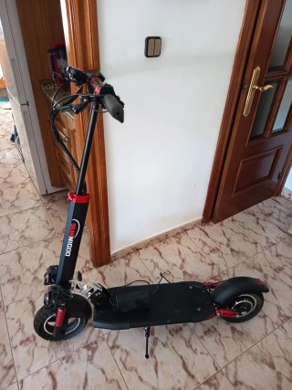 Patinete Eléctrico SUNNIGOO Negro/Rojo