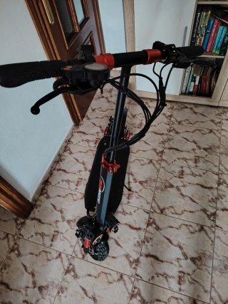 Patinete Eléctrico SUNNIGOO Negro/Rojo