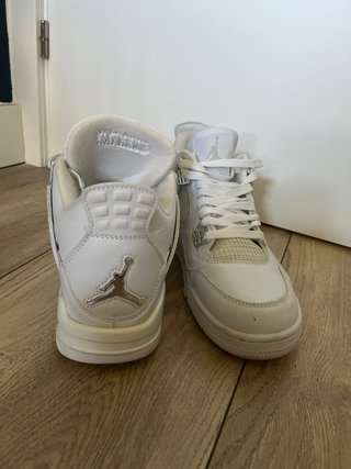 Zapatillas Jordan 4 Blancas y Plateadas