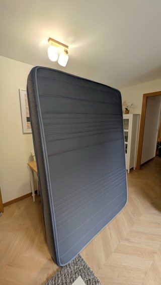 Colchón gris como nuevo