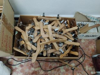 Lote de 20 Perchas Madera y Metal