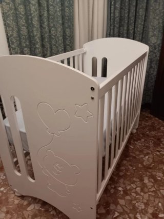 Se vende cuna sin colchón.