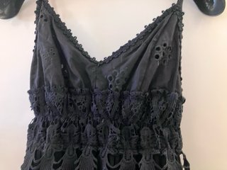 Vestido negro hippie con encaje