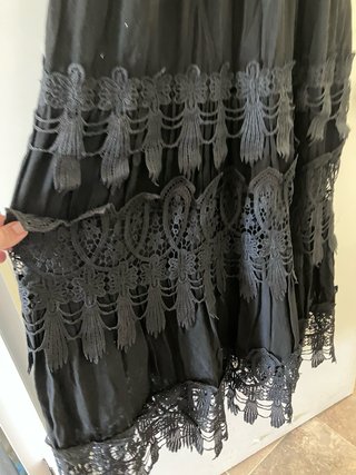 Vestido negro hippie con encaje