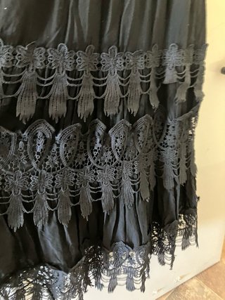 Vestido negro hippie con encaje
